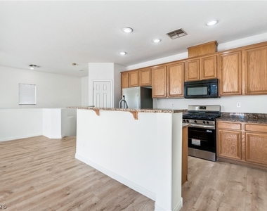 6176 Calm Breeze Avenue - Photo Thumbnail 10