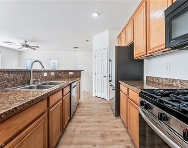6176 Calm Breeze Avenue - Photo Thumbnail 14