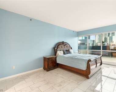 4525 Dean Martin Drive - Photo Thumbnail 18