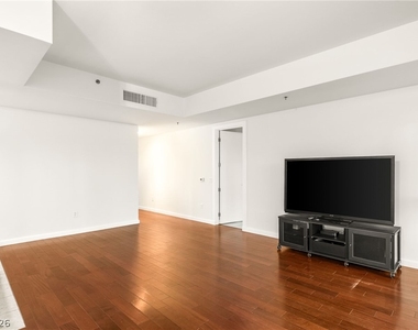 4525 Dean Martin Drive - Photo Thumbnail 5
