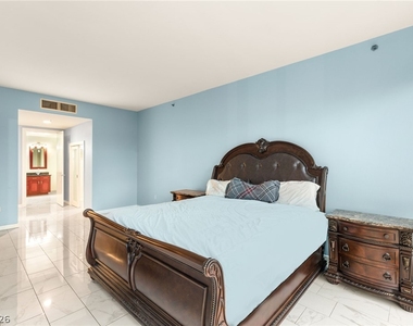 4525 Dean Martin Drive - Photo Thumbnail 20