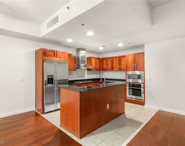 4525 Dean Martin Drive - Photo Thumbnail 8