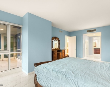 4525 Dean Martin Drive - Photo Thumbnail 21