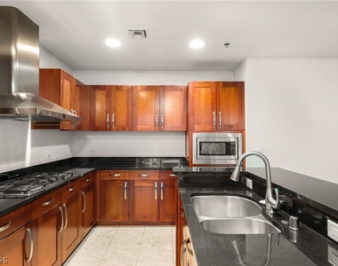 4525 Dean Martin Drive - Photo Thumbnail 10