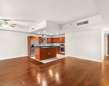 4525 Dean Martin Drive - Photo Thumbnail 6