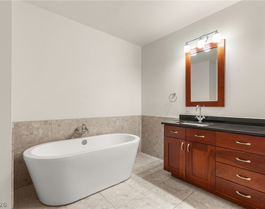 4525 Dean Martin Drive - Photo Thumbnail 25