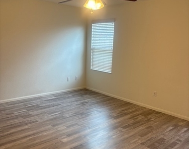 7020 Placid Lake Avenue - Photo Thumbnail 13