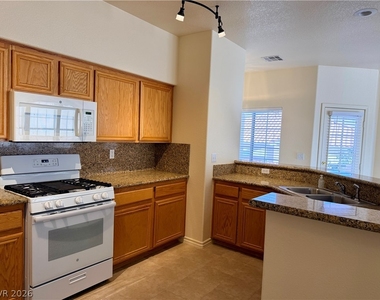 108 Topsail Drive - Photo Thumbnail 7