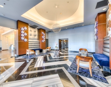 150 Las Vegas Boulevard - Photo Thumbnail 3