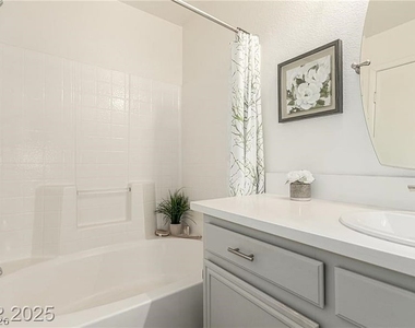 8004 Divine Drive - Photo Thumbnail 12