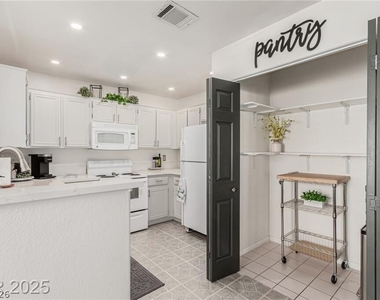 8004 Divine Drive - Photo Thumbnail 3