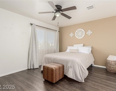 8004 Divine Drive - Photo Thumbnail 9