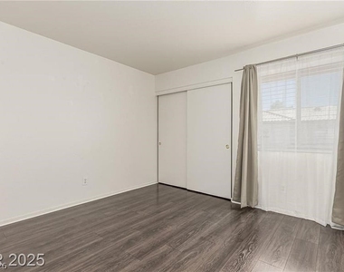 8004 Divine Drive - Photo Thumbnail 11