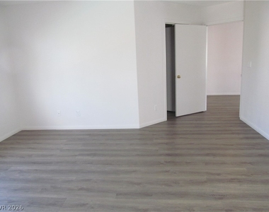 10046 Lemon Valley Avenue - Photo Thumbnail 25