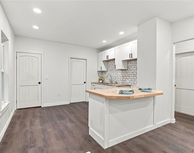 361 Marilla St (upper) - Photo Thumbnail 3