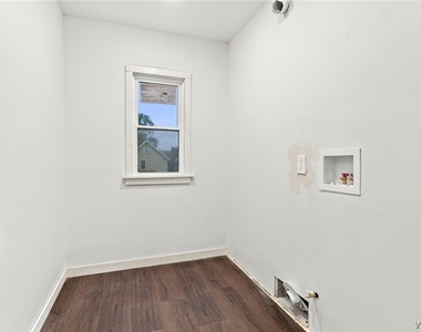 361 Marilla St (upper) - Photo Thumbnail 17