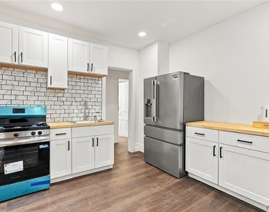 361 Marilla St (lower) - Photo Thumbnail 5