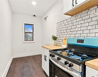 361 Marilla St (lower) - Photo Thumbnail 9