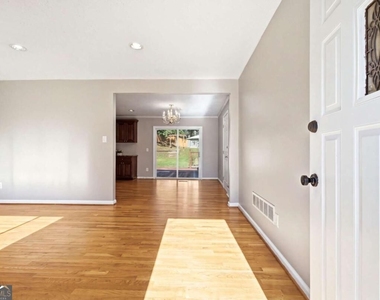 2938 Dover Drive - Photo Thumbnail 2