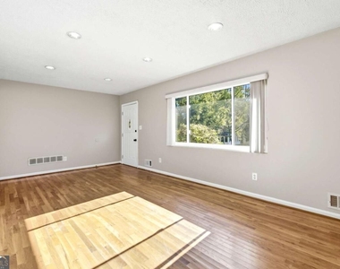 2938 Dover Drive - Photo Thumbnail 3