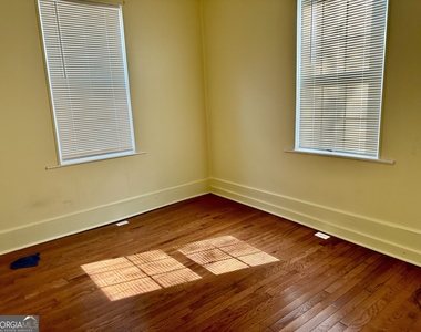 403 E Elm Street - Photo Thumbnail 7