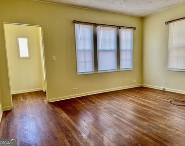 403 E Elm Street - Photo Thumbnail 3
