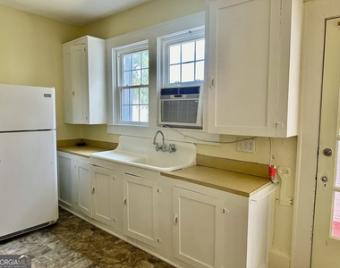 403 E Elm Street - Photo Thumbnail 2