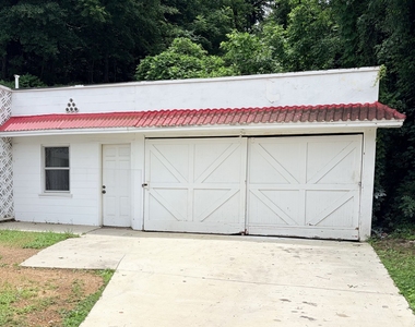 403 E Elm Street - Photo Thumbnail 13