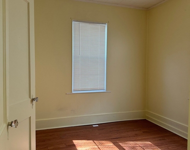403 E Elm Street - Photo Thumbnail 8