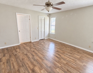 403 Fairfield Court - Photo Thumbnail 8