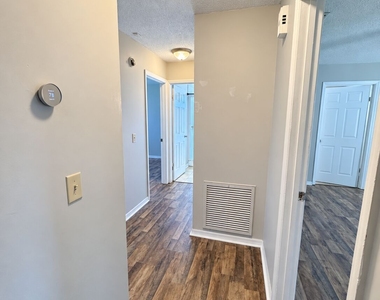 403 Fairfield Court - Photo Thumbnail 7