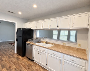 403 Fairfield Court - Photo Thumbnail 4