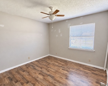 403 Fairfield Court - Photo Thumbnail 11