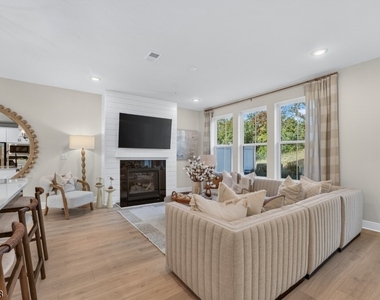 12 Court Ln - Photo Thumbnail 2