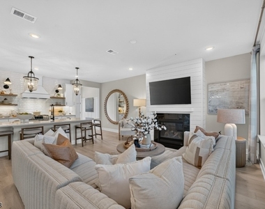 12 Court Ln - Photo Thumbnail 3