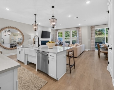 12 Court Ln - Photo Thumbnail 8