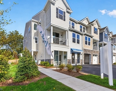 12 Court Ln - Photo Thumbnail 21