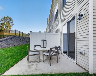 12 Court Ln - Photo Thumbnail 20