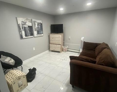 291 Lawrence Avenue - Photo Thumbnail 9