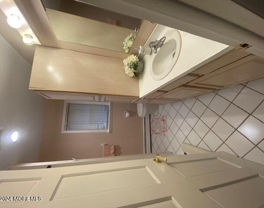 291 Lawrence Avenue - Photo Thumbnail 11