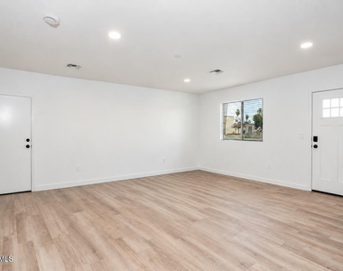 119 S 84th Way - Photo Thumbnail 1