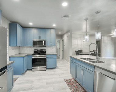 1817 N 21st Street - Photo Thumbnail 6