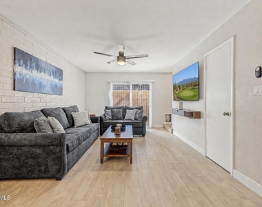 4925 N 73rd Street - Photo Thumbnail 7