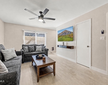4925 N 73rd Street - Photo Thumbnail 8