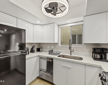 4925 N 73rd Street - Photo Thumbnail 12
