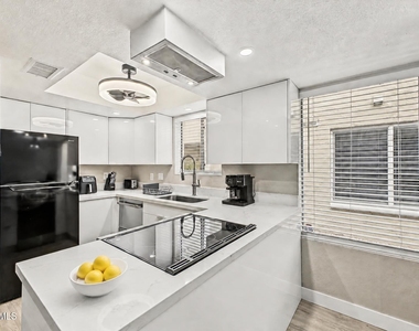 4925 N 73rd Street - Photo Thumbnail 2