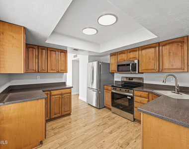 4616 E Voltaire Avenue - Photo Thumbnail 10