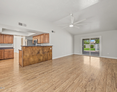 4616 E Voltaire Avenue - Photo Thumbnail 15