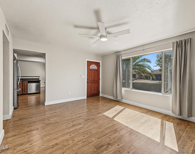 4616 E Voltaire Avenue - Photo Thumbnail 8