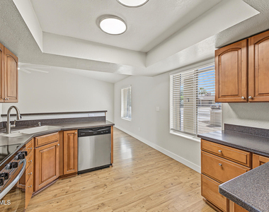 4616 E Voltaire Avenue - Photo Thumbnail 11